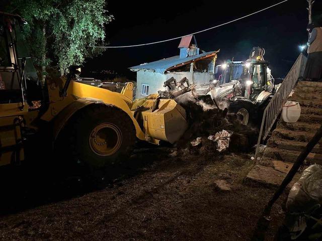 Köyde korkutan yangın kontrol altında 6