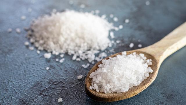 Evde kaya tuzu yakmak ne işe yarar? Evde kaya tuzu yakmanın faydaları