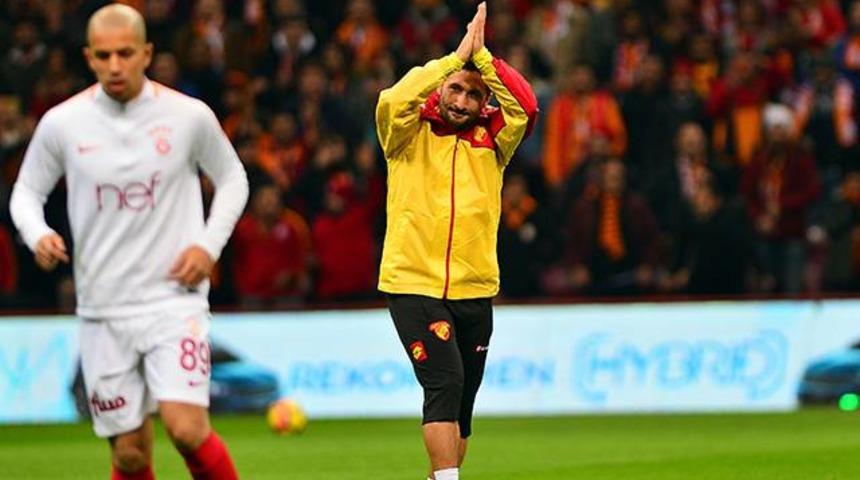 Galatasaray taraftarı Sabri Sarıoğlu'nu unutmadı