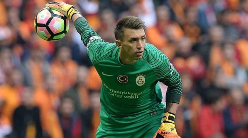 Muslera kaptanlığı bırakıyor