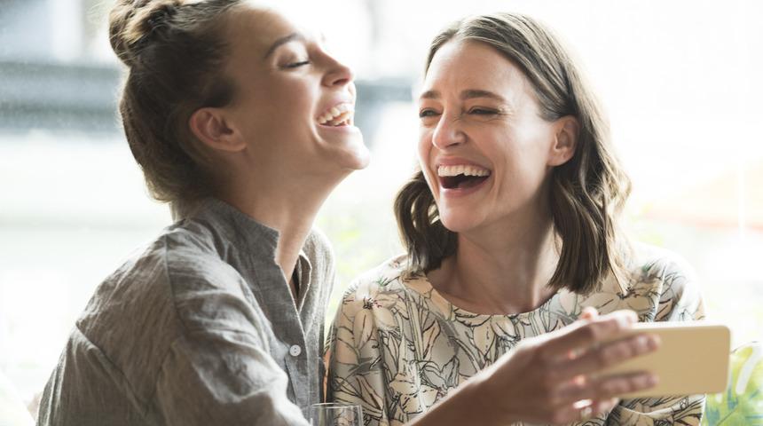 Biri gülünce neden güleriz? Gülmek bulaşıcı mıdır? 