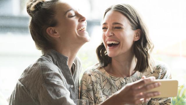 Biri gülünce neden güleriz? Gülmek bulaşıcı mıdır? 