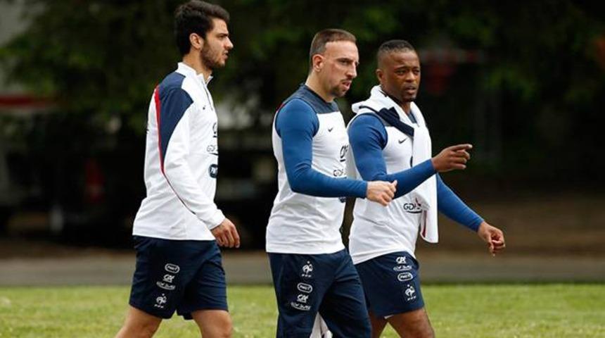 Fatih Terim Evra'ya onay verdi