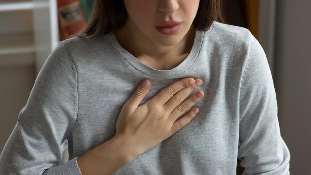 Göğüste batma hissi neden olur? Göğüste batma hissi hangi durumlarda görülür?