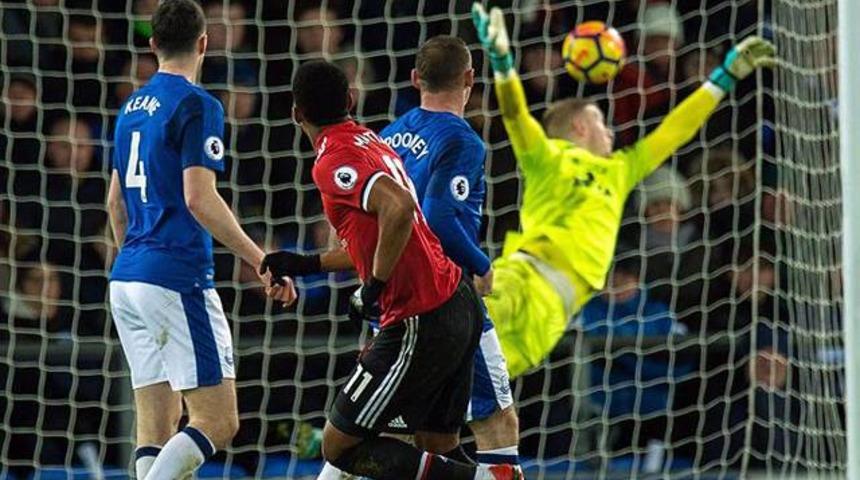 Manchester United &uuml;&ccedil; ma&ccedil; sonra kazandı