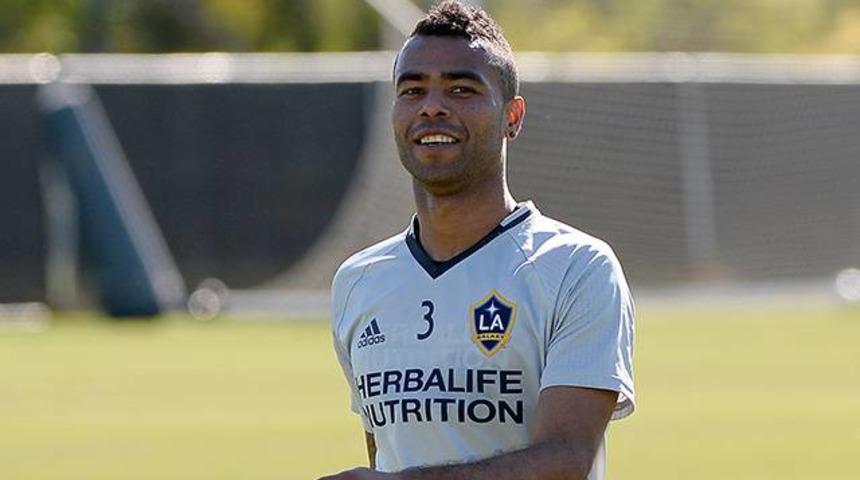 Los Angeles Galaxy Ashley Cole'&uuml;n s&ouml;zleşmesini uzattı