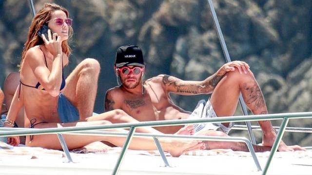 Neymar fena yakalandı! 