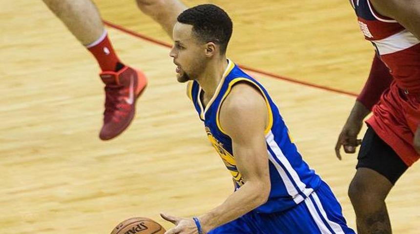 Curry'den Clippers'a üç çeyrekte 45 sayı