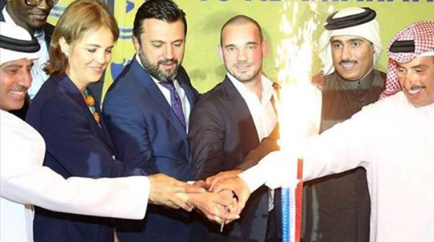 El-Gharafa Sneijder'i basına tanıttı