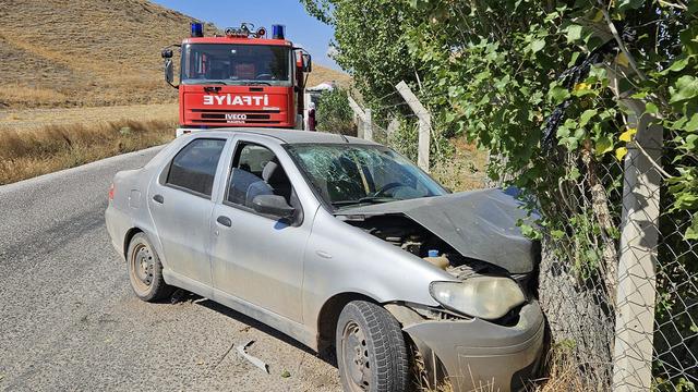 Çorum'da minibüs ile otomobil çarpıştı: 2 yaralı