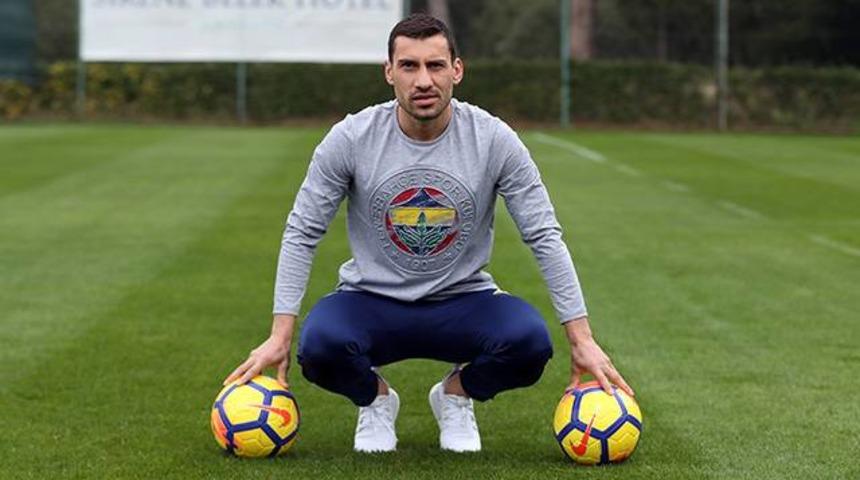 Şener &Ouml;zbayraklı Kukesi ma&ccedil;ında sakatlandı