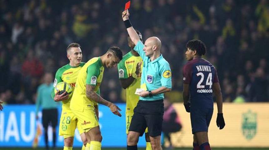 Fransa Futbol Federasyonu Tony Chapron'u g&ouml;revden uzaklaştırdı