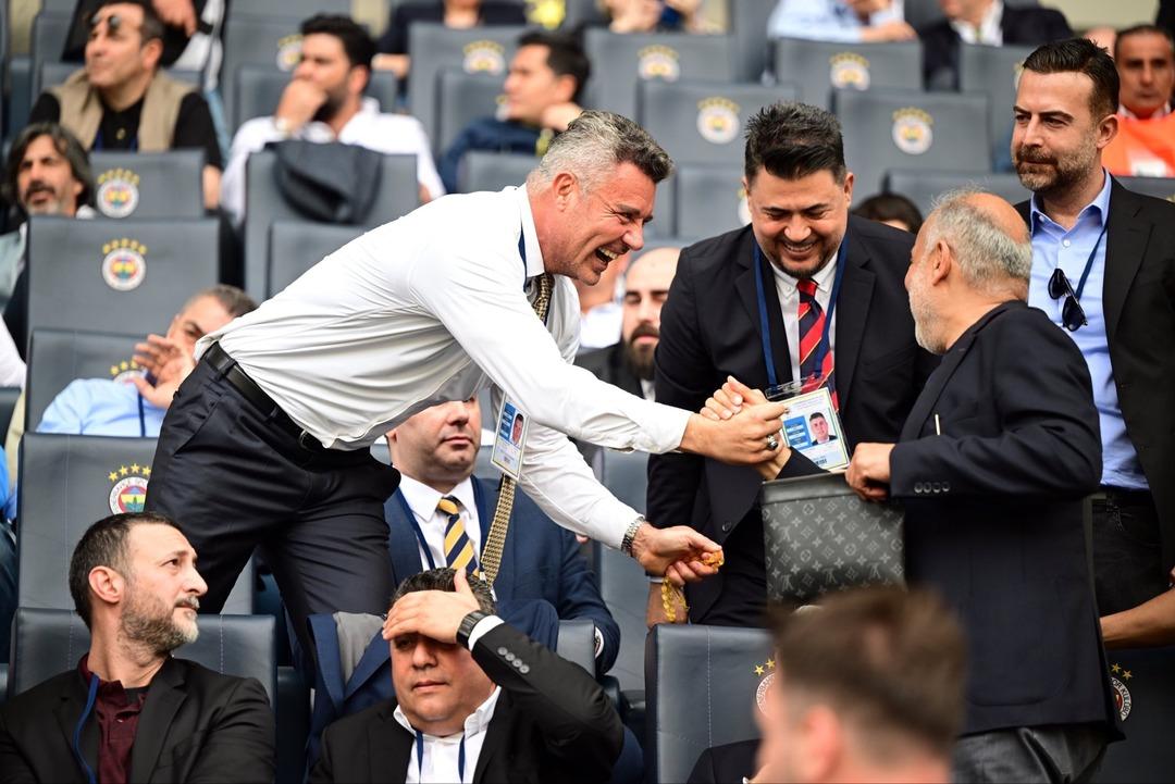 Fenerbahçe de başkanlık seçimi gün geçtikçe daha da kızışıyor! Saran ın Bunlar fırıldak insanlar! sözleri gündem oldu... 7