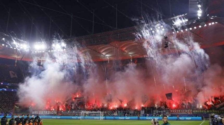 Frankfurt taraftarlarından Galatasaray için saygısızca açıklama! Sosyal medya bu sözlerle yankılandı...