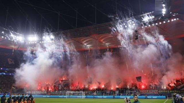 Frankfurt taraftarlarından Galatasaray için saygısızca açıklama! Sosyal medya bu sözlerle yankılandı...