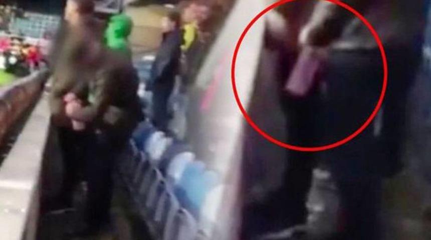 Rakip kalecinin su şişesine işedi