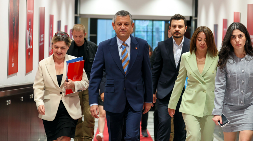 İmzalar gece yarısı geldi, CHP lideri Özgür Özel tarih verdi: 9 Eylül'ü bekleyin!