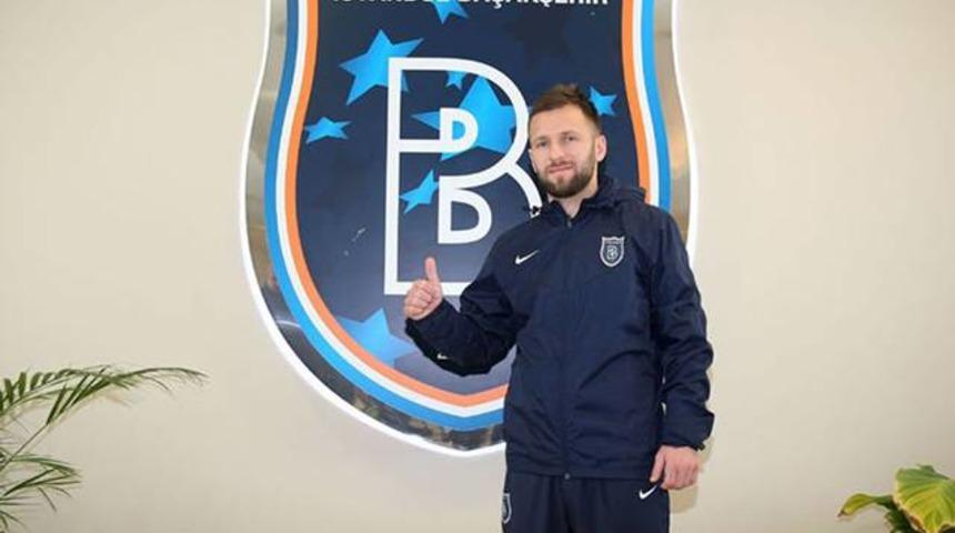 Hakan &Ouml;zmert Antalyaspor ile 1.5 yıllık s&ouml;zleşme imzaladı