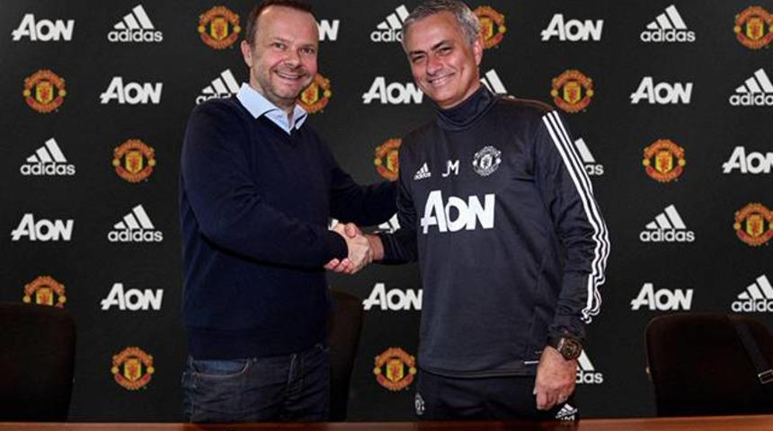 Jose Mourinho Manchester United'la s&ouml;zleşmesini 2020'ye kadar uzattı