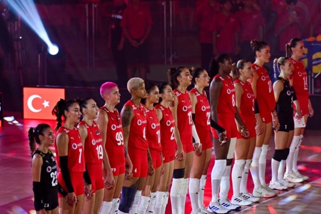 Dünya Şampiyonası nda finale kalıyoruz! Filenin Sultanları yarı finalde Japonya engelini de aşmayı başardı... 1