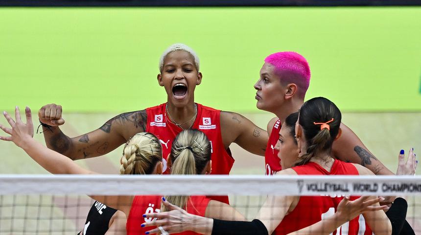 Dünya Şampiyonası'nda finale kalıyoruz! Filenin Sultanları yarı finalde Japonya engelini de aşmayı başardı...