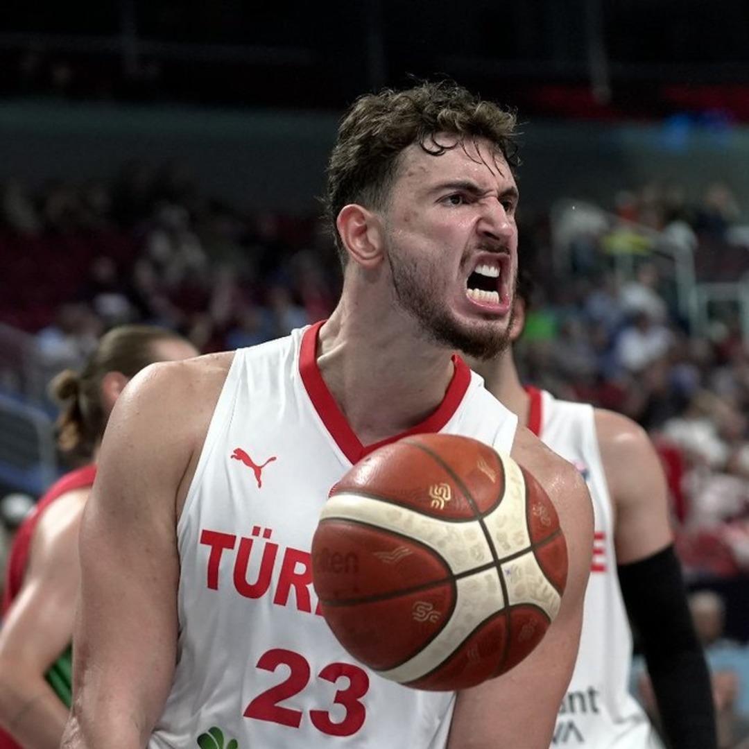 A Milli Erkek Basketbol takımımız EuroBasket 2025 son 16 turunda İsveç i geçerek adını çeyrek finale yazdırdı!  2