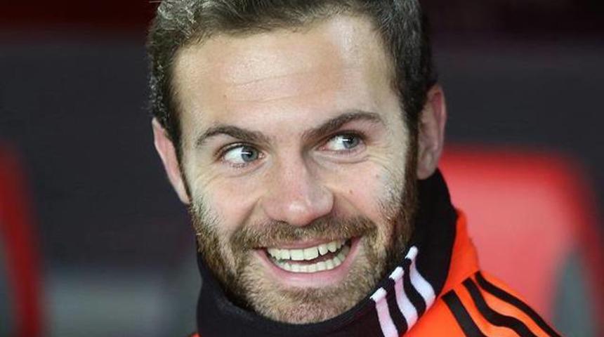 Mata bir yıl daha Manchester United'da