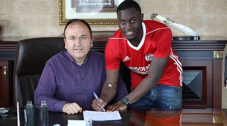 Henri Saivet Demir Grup Sivasspor ile s&ouml;zleşme imzaladı
