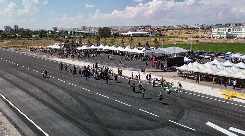 Kıbrıs çıkartması kahramanı Cengiz Topel'in ismini taşıyan İHA ve model uçak pisti törenle açıldı