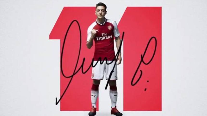 Mesut Özil, Arsenal'da kaldı