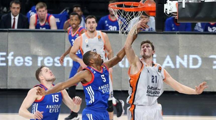 Anadolu Efes 82 - 66 Valencia