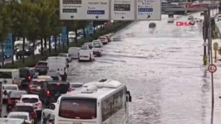 Ankara'da sağanak etkili oldu; yollar göle döndü