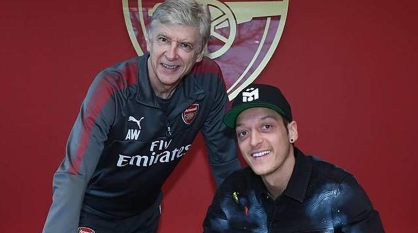 Mesut Özil Arsenal tarihinin en çok kazanan oyuncusu oldu