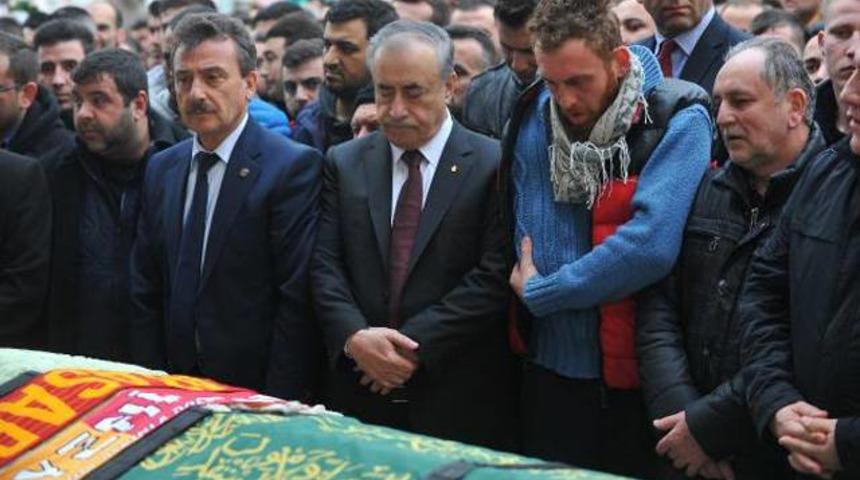 Mustafa Cengiz, Galatasaraylı taraftarın cenazesine katıldı!