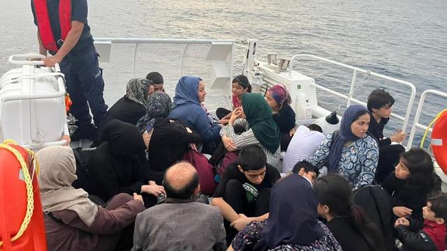 46'sı çocuk! İzmir açıklarında 81 düzensiz göçmen yakalandı