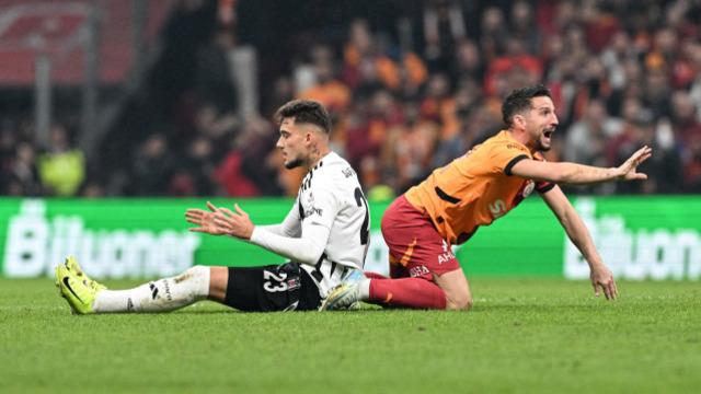 SON DAKİKA: Ezeli rakipler arasında bir transfer daha! Beşiktaş'tan Trabzonspor'a gitti... Ernest Muçi resmen Bordo-mavililer'de