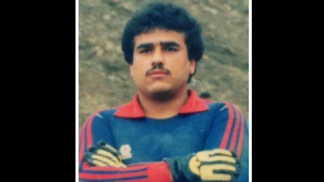 Kariyerine futbolcu olarak başlayan &uuml;nl&uuml;ler