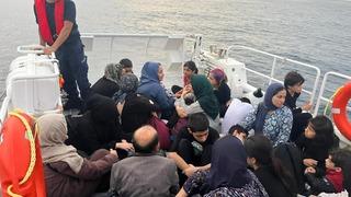 İzmir açıklarında 46'sı çocuk 81 düzensiz göçmen yakalandı