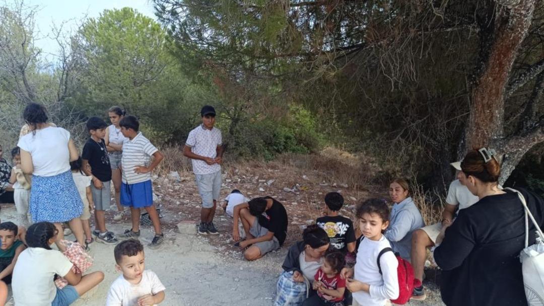 İzmir açıklarında 46 sı çocuk 81 düzensiz göçmen yakalandı 1