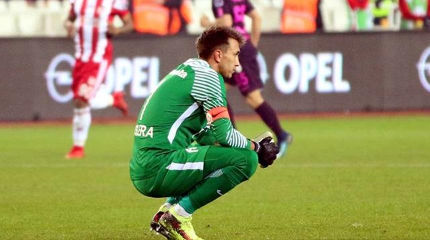 Sivasspor-Galatasaray ma&ccedil;ında g&ouml;rd&uuml;ğ&uuml; sarı kart nedeniyle Muslera cezalı duruma d&uuml;şt&uuml;