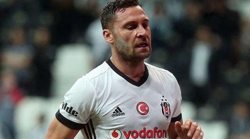 Tosic kendini yakmış!