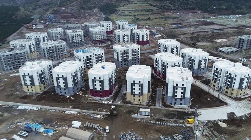 Hatay'da deprem konutları hak sahiplerine teslim edildi