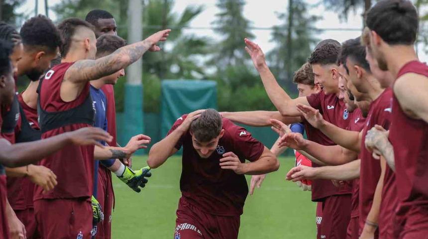 Trabzonspor’un yeni transferi Ernest Muçi ilk antrenmanına çıktı