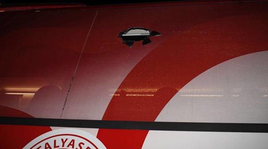 Antalyaspor takım otob&uuml;s&uuml;ne saldıranlar yakalandı
