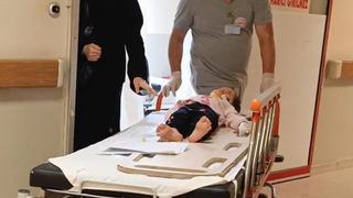 Bursa’da balkondan düşen 2 yaşındaki çocuk yaralandı