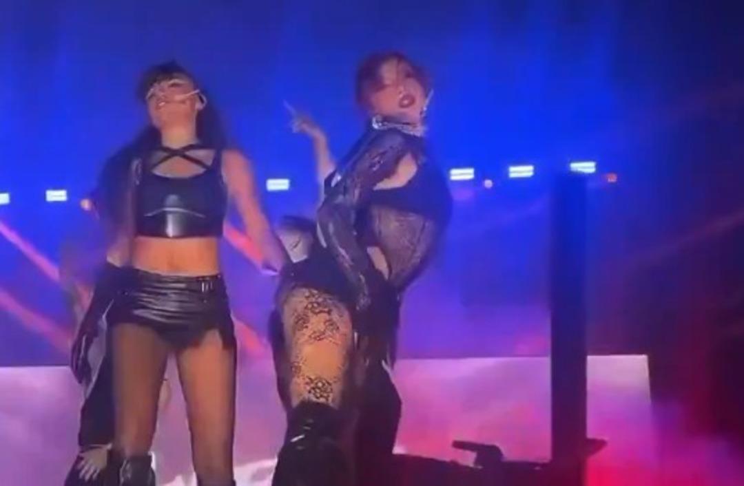 Manifest grubu ilk +18 konserini yaptı! Sahne kıyafetleri ve dansları sosyal medyayı ikiye böldü 2