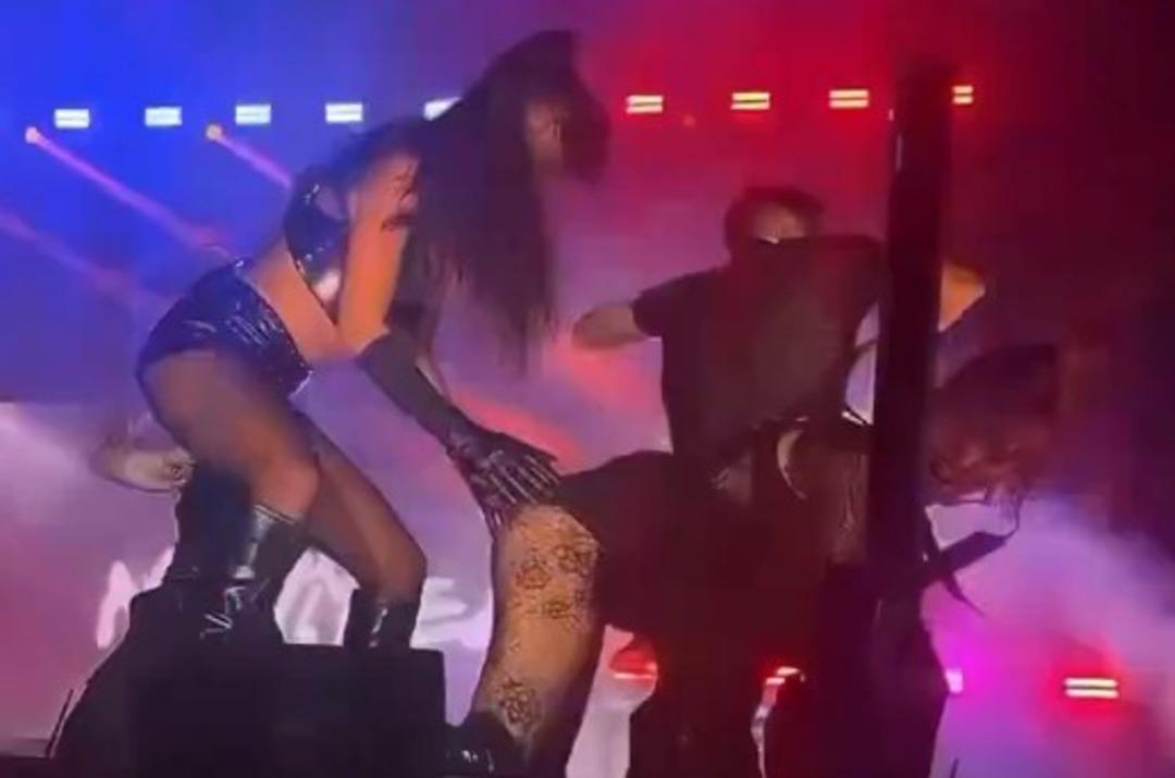 Manifest grubu ilk +18 konserini yaptı! Sahne kıyafetleri ve dansları sosyal medyayı ikiye böldü 3