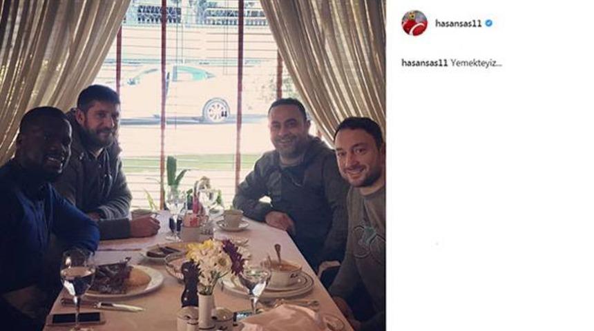 Emmanuel Eboue İstanbul'a geldi 