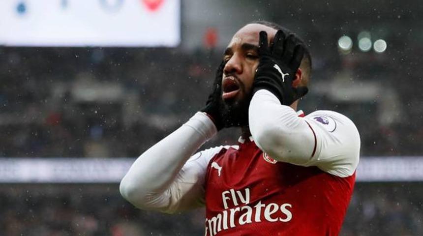 Alexandre Lacazette en az 1 ay yok
