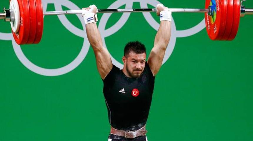  Daniyar İsmayilov sporcuya çatalla saldırdı